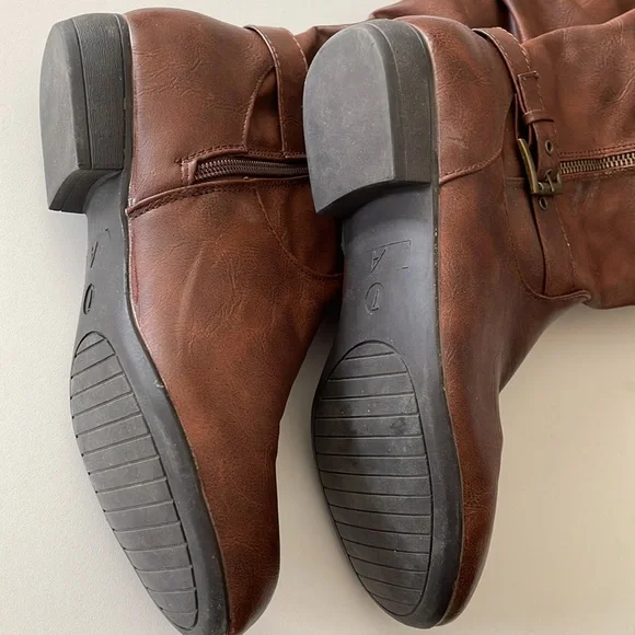 Boots - Picture 2 of 3